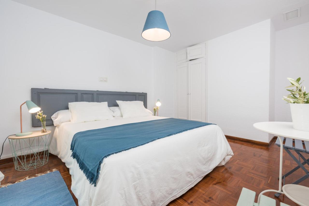 Apartamentos Paseo De La Farola Málaga Exterior foto