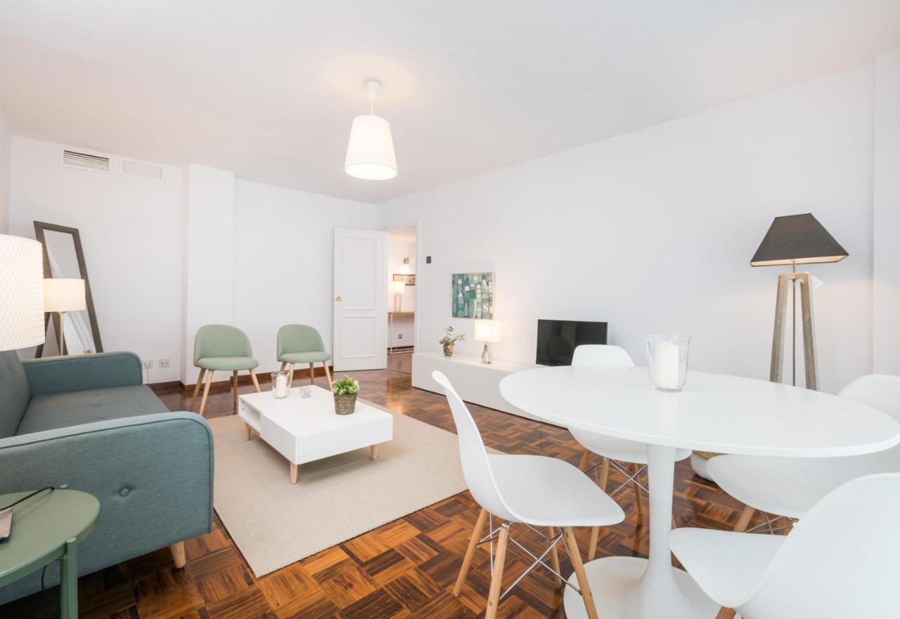 Apartamentos Paseo De La Farola Málaga Exterior foto