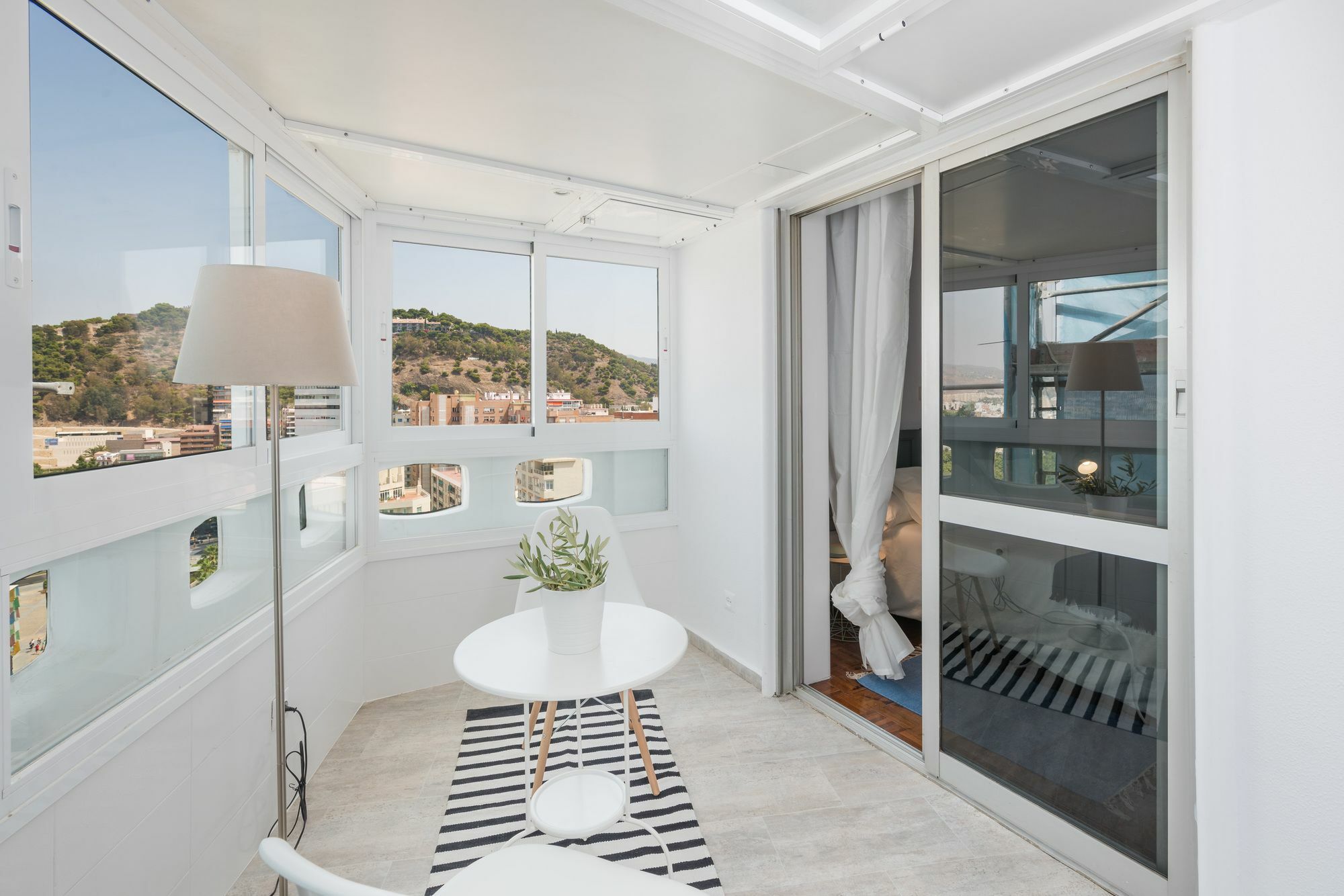 Apartamentos Paseo De La Farola Málaga Exterior foto