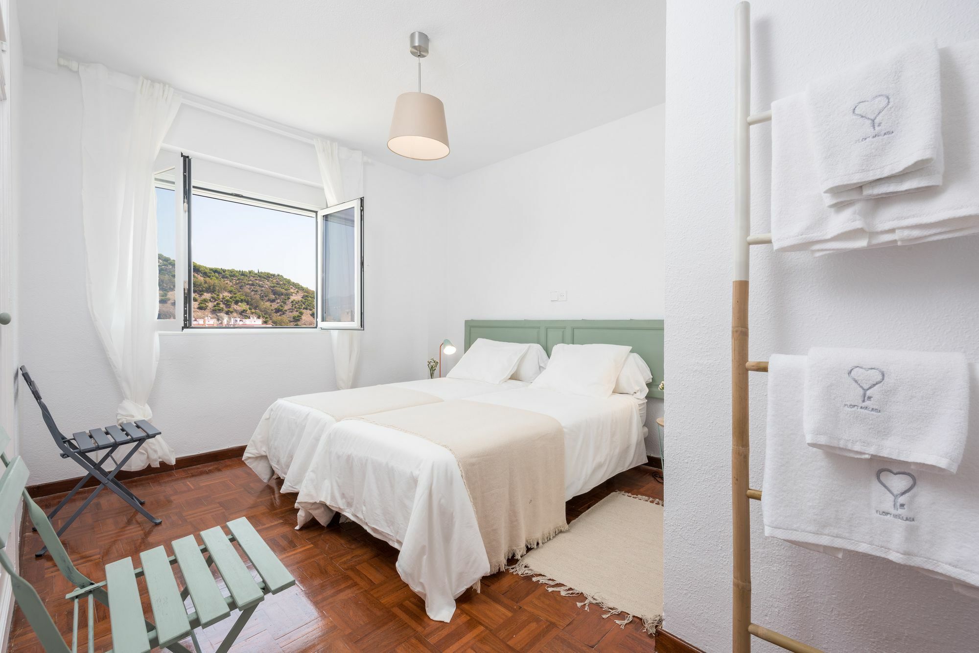 Apartamentos Paseo De La Farola Málaga Exterior foto